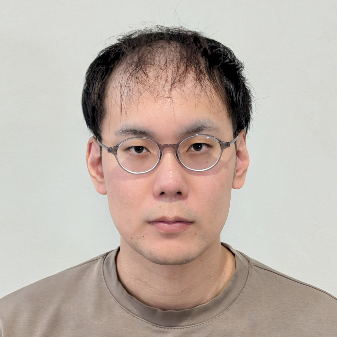 メンズウィッグ・かつら着用前写真【サイドパート ゆるパーマスタイル】