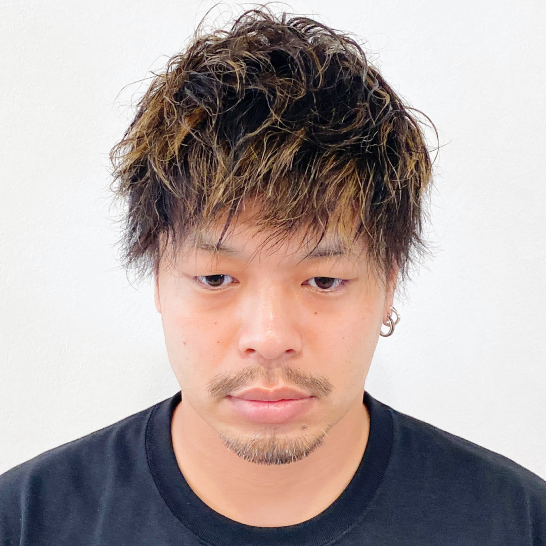 メンズウィッグ・かつら着用後写真【ランダムパーマハイライトスタイル】