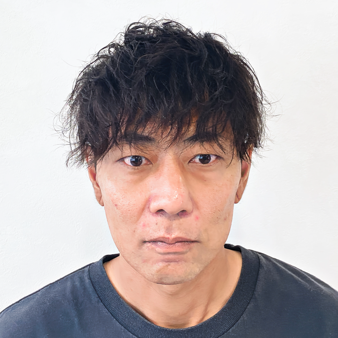 メンズウィッグ・かつら着用後写真【ランダムソフトパーマスタイル】