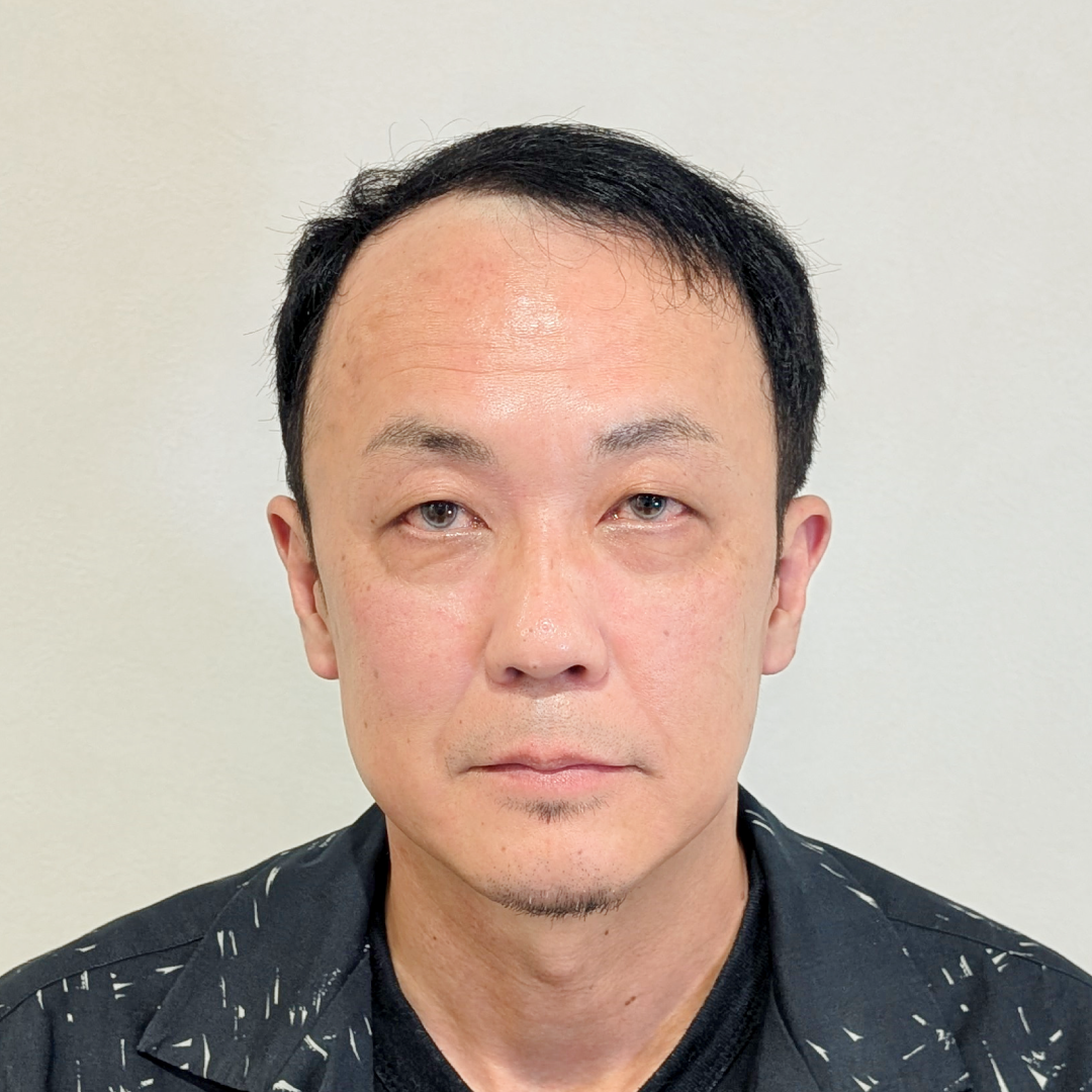 メンズウィッグ・かつら着用前写真【大人風パーマかきあげスタイル】